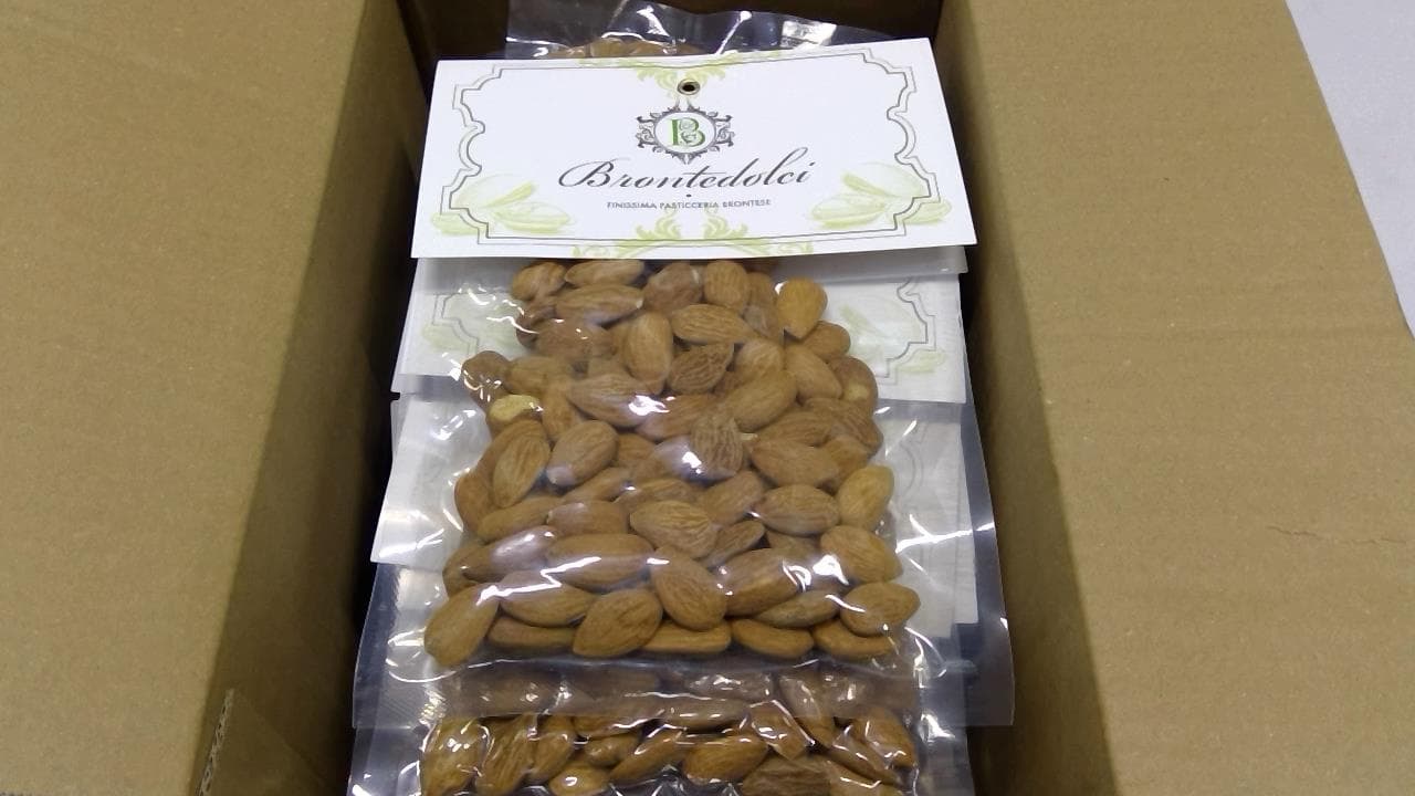 Ganze Mandeln aus Sizilien geschält 12x100gr